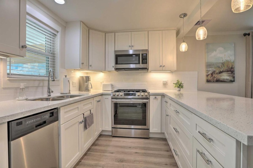 Dog-Friendly Galveston Home - Walk to Beach! Image 11