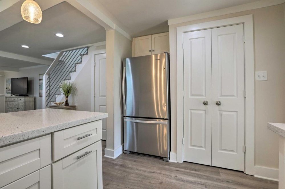 Dog-Friendly Galveston Home - Walk to Beach! Image 12