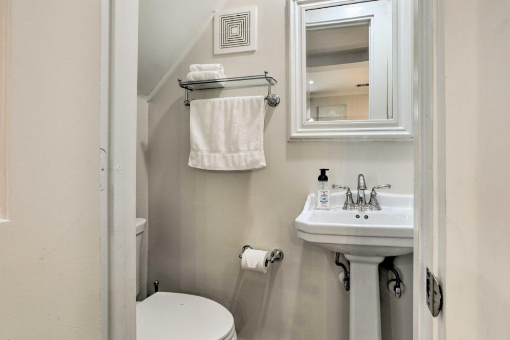 Dog-Friendly Galveston Home - Walk to Beach! Image 14