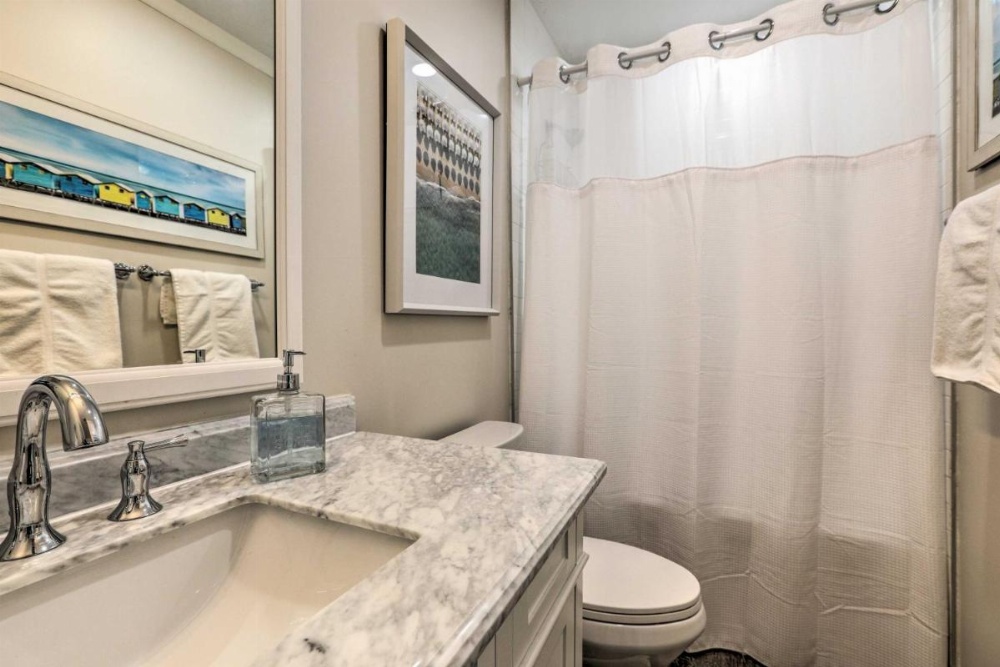 Dog-Friendly Galveston Home - Walk to Beach! Image 17