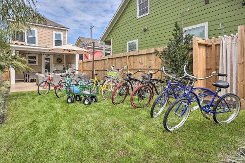 Dog-Friendly Galveston Home - Walk to Beach! image 2
