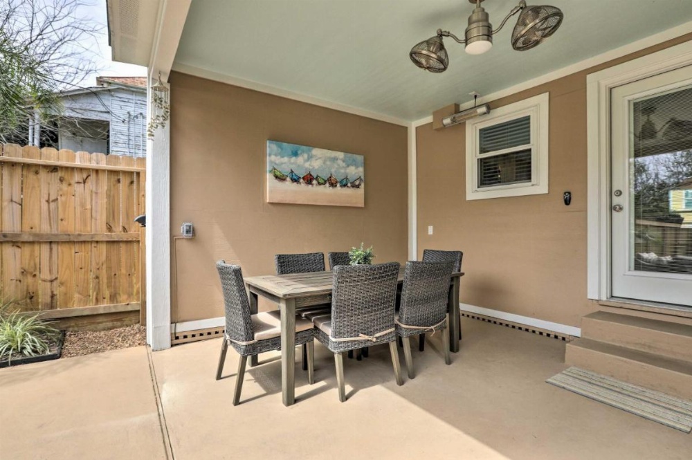 Dog-Friendly Galveston Home - Walk to Beach! Image 22