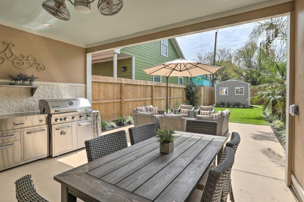 Dog-Friendly Galveston Home - Walk to Beach! Image 24