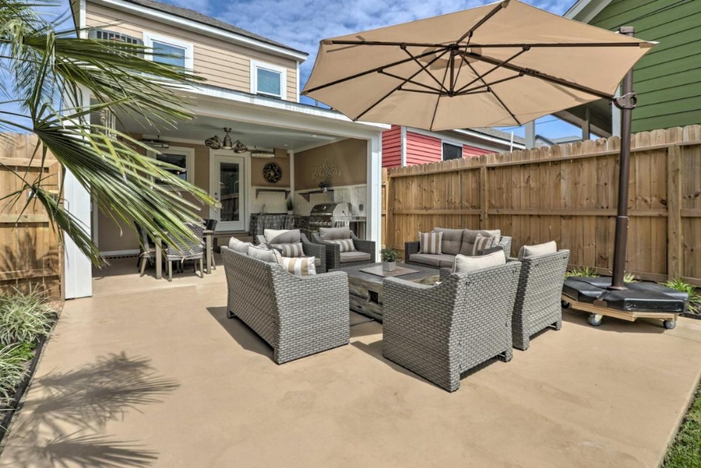 Dog-Friendly Galveston Home - Walk to Beach! Image 27
