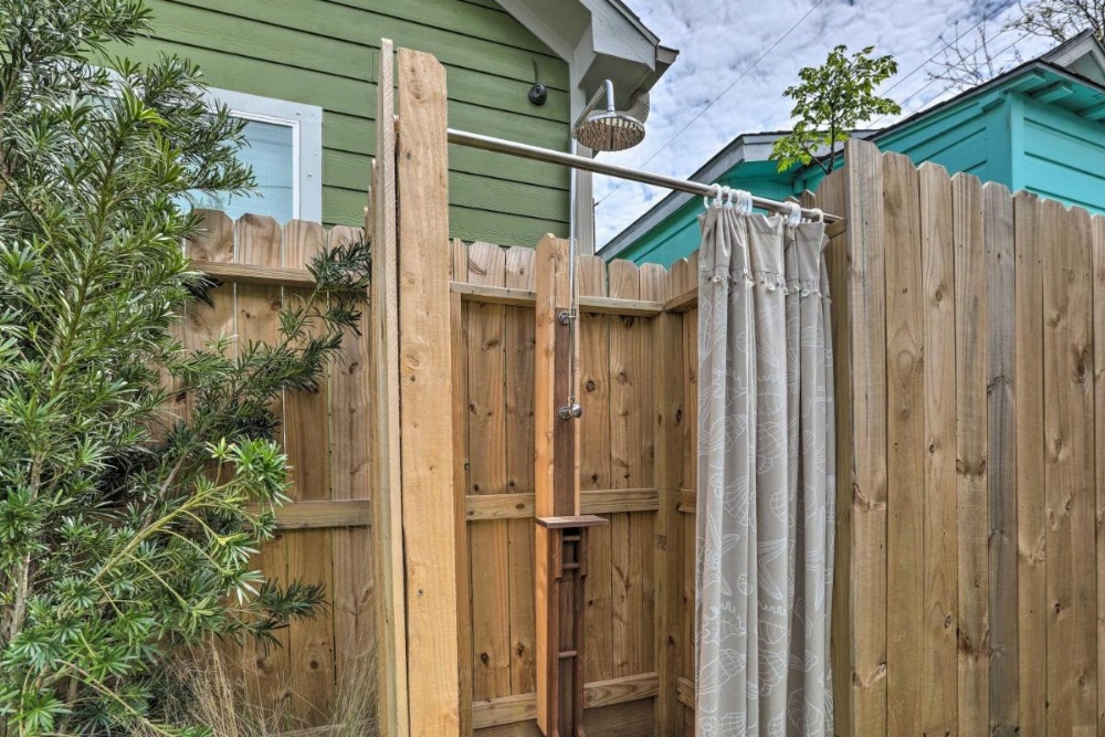Dog-Friendly Galveston Home - Walk to Beach! Image 28