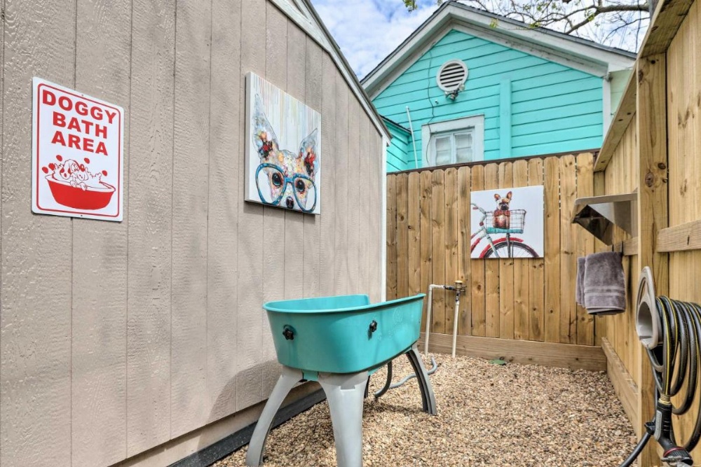 Dog-Friendly Galveston Home - Walk to Beach! Image 29