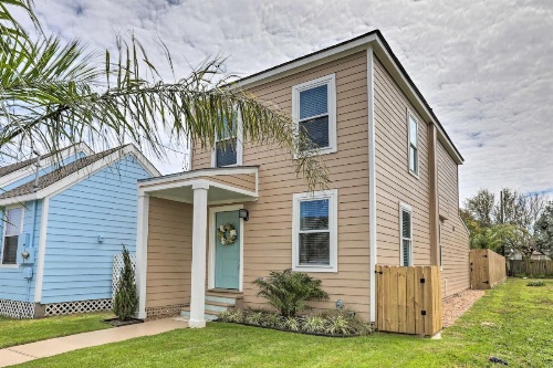 Dog-Friendly Galveston Home - Walk to Beach! image 30