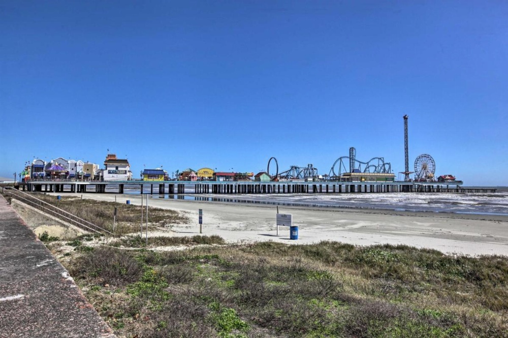 Dog-Friendly Galveston Home - Walk to Beach! Image 31