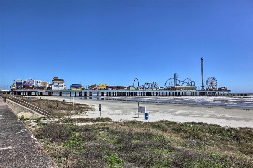 Dog-Friendly Galveston Home - Walk to Beach! image 31
