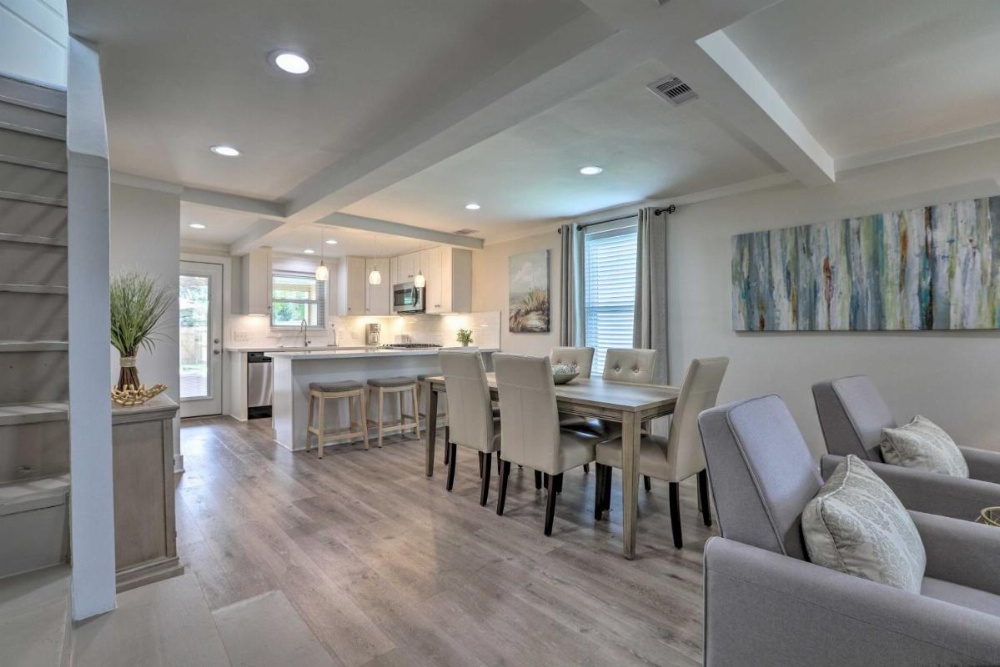 Dog-Friendly Galveston Home - Walk to Beach! Image 8